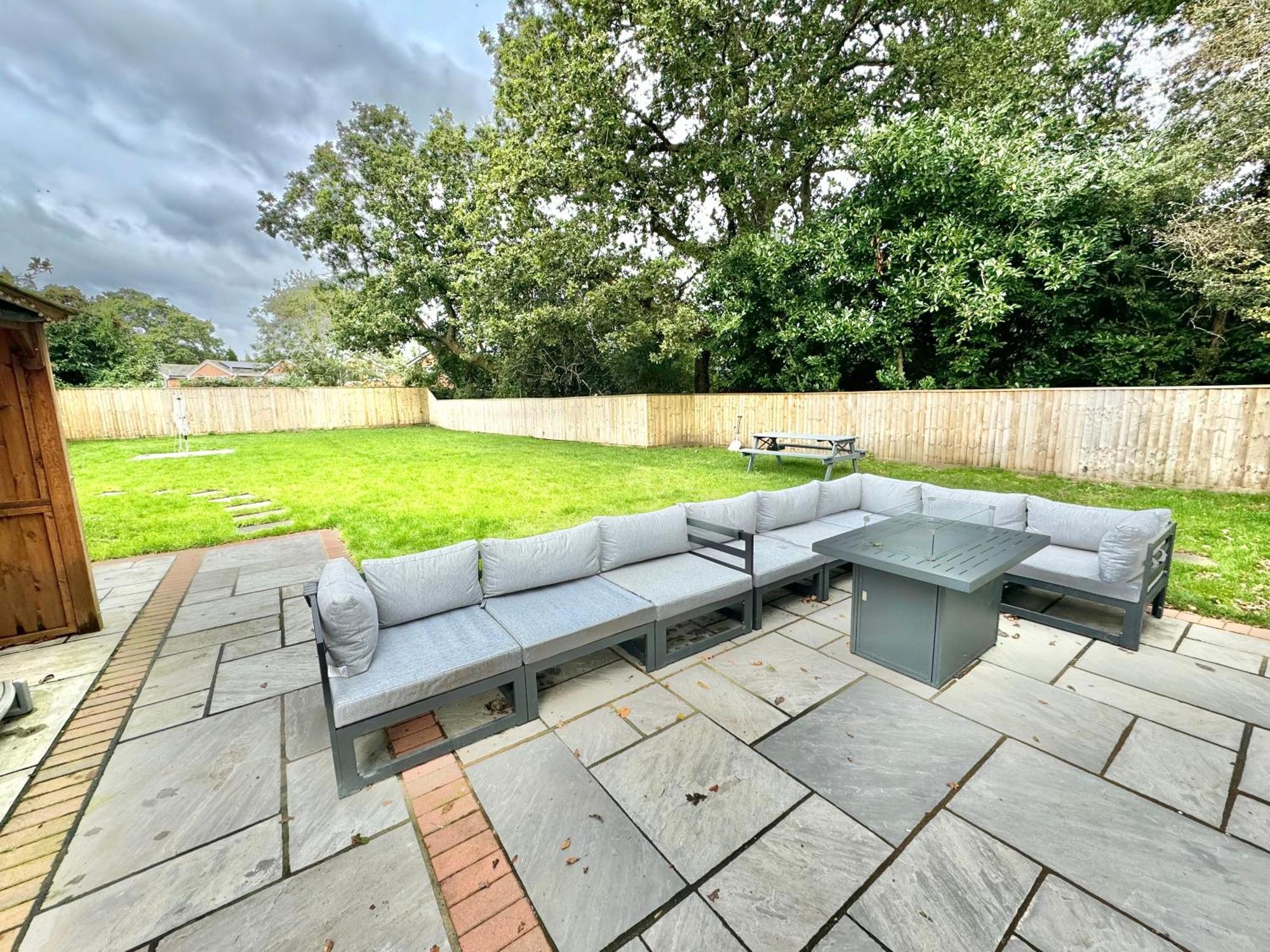 5 Bedroom House - Large Garden With Hot Tub - Sleeps 11 - Close To Beach - Free Parking Bournemouth Exterior photo