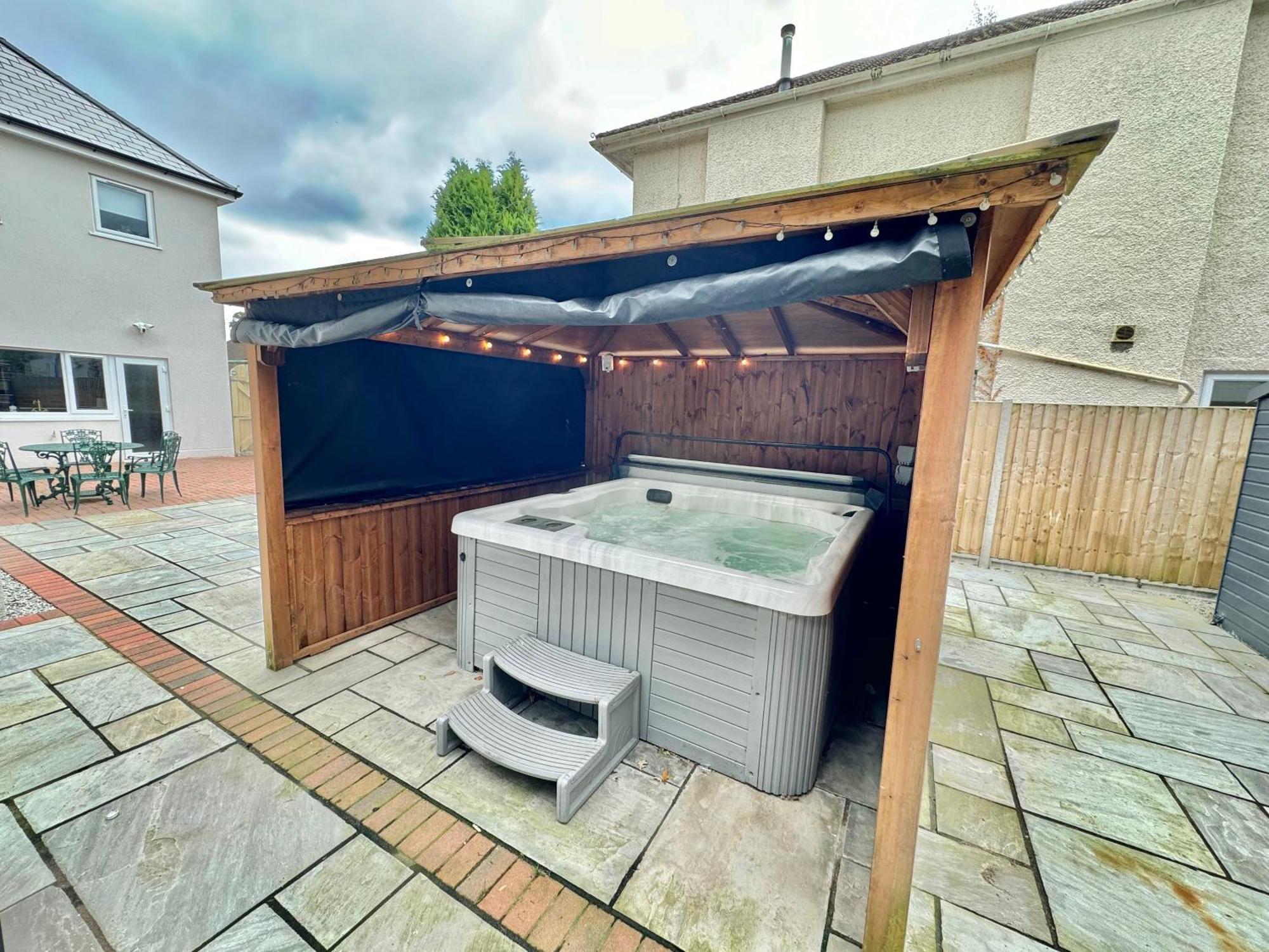 5 Bedroom House - Large Garden With Hot Tub - Sleeps 11 - Close To Beach - Free Parking Bournemouth Exterior photo